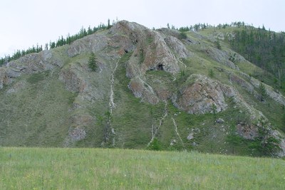 Скальные гроты по дороге к озеру Баланкуль в Аскизском районе